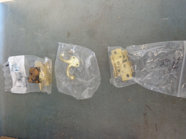 lot 113 image: Cabinet Hardware