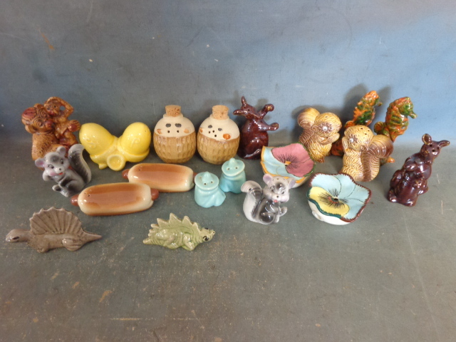 lot 131 image: Salt and Pepper shakers