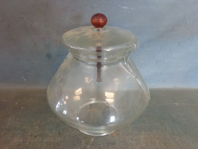 lot 142 image: Glass Globe