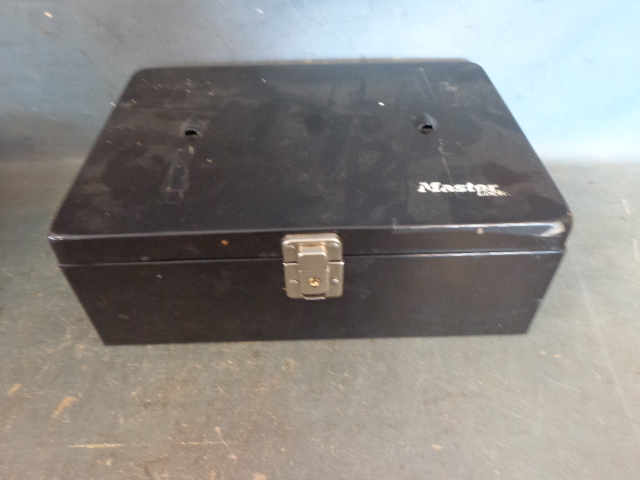 lot 148 image: Cash Box