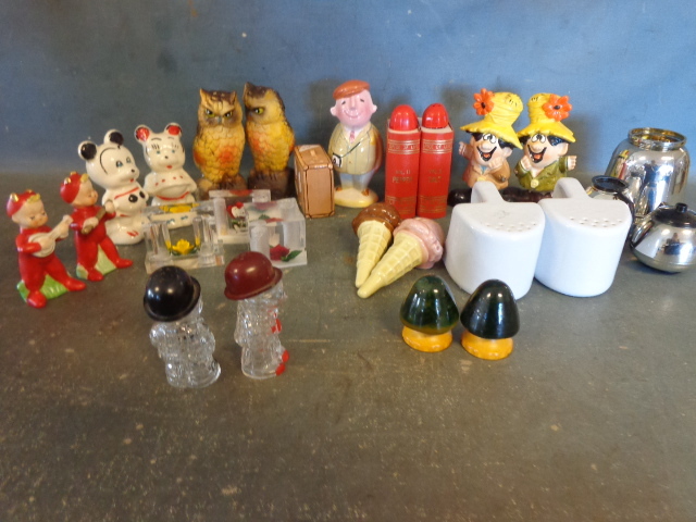 lot 157 image: Salt and Pepper shakers