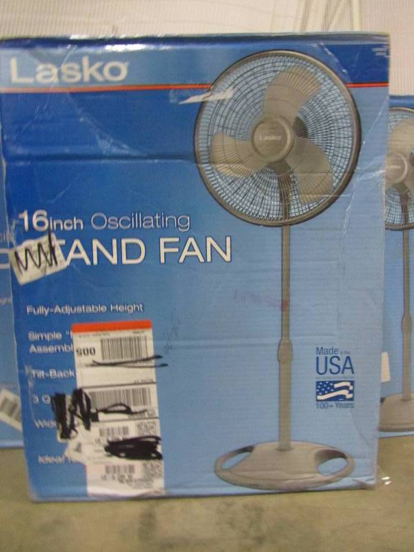 lot 18 image: Lasko Adjustable-Height 16 in. Oscillating Pedestal Fan. quantity of 3