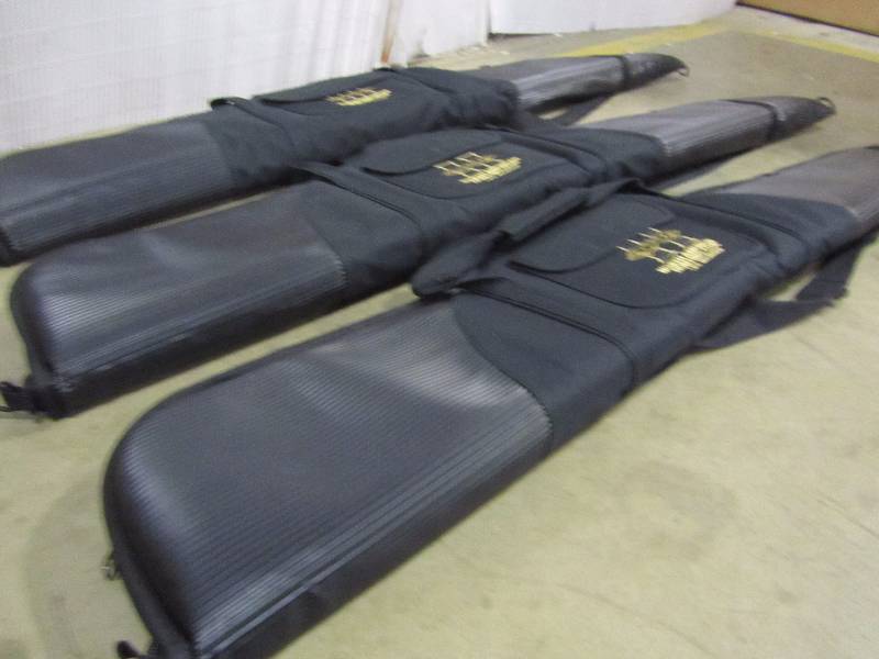 lot 26 image: Hunting Club Soft Rifle Case. quantity of 3