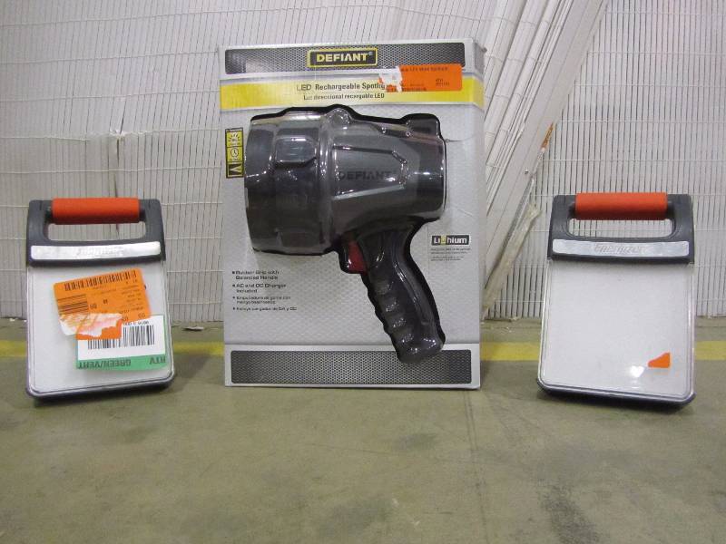 lot 89 image: Energizer Fusion LED Folding Lantern(quantity of 2) Defiant Rechargeable LED Work Spotlight