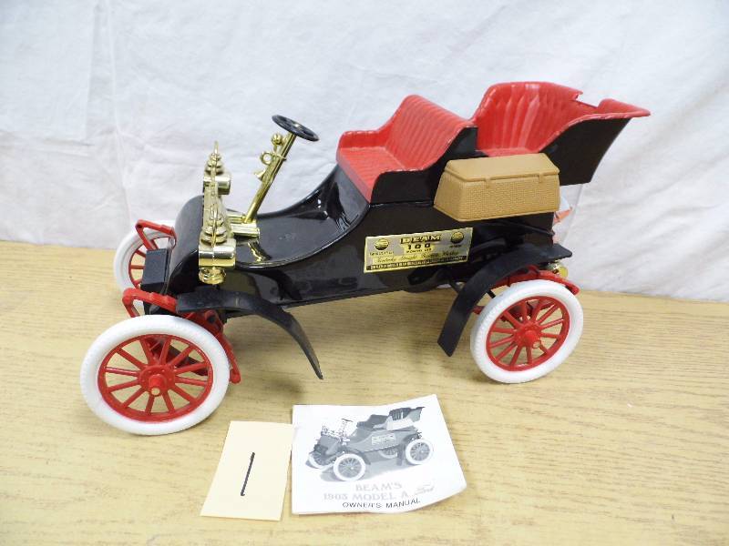 lot 1 image: Jim Beam Decanter