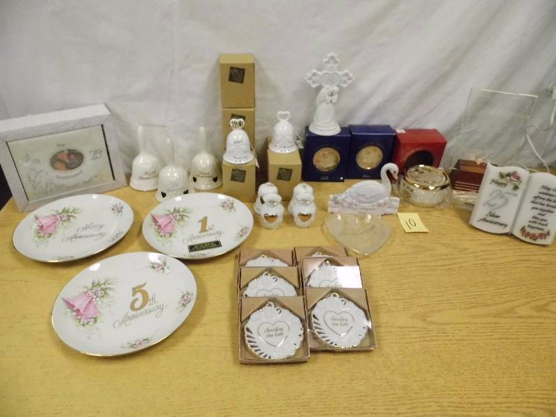 lot 10 image: Wedding  Anniversary Items
