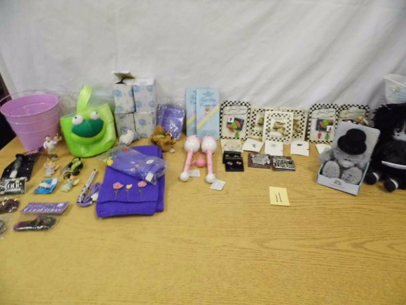 lot 11 image: New Gift Items