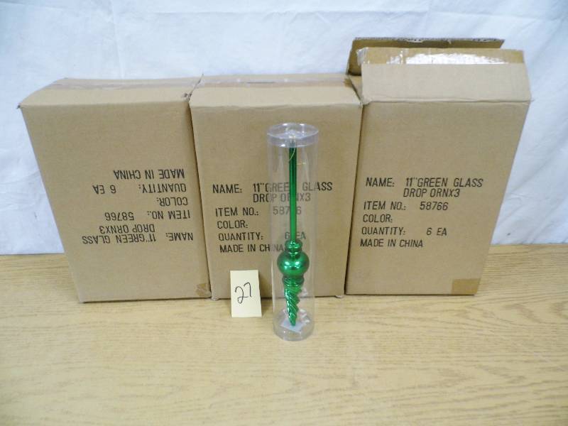 lot 27 image: Lot of 18 - 11 Glass Ornaments