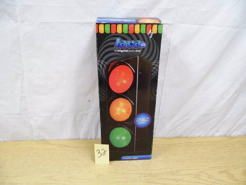 lot 32 image: Traffic Light
