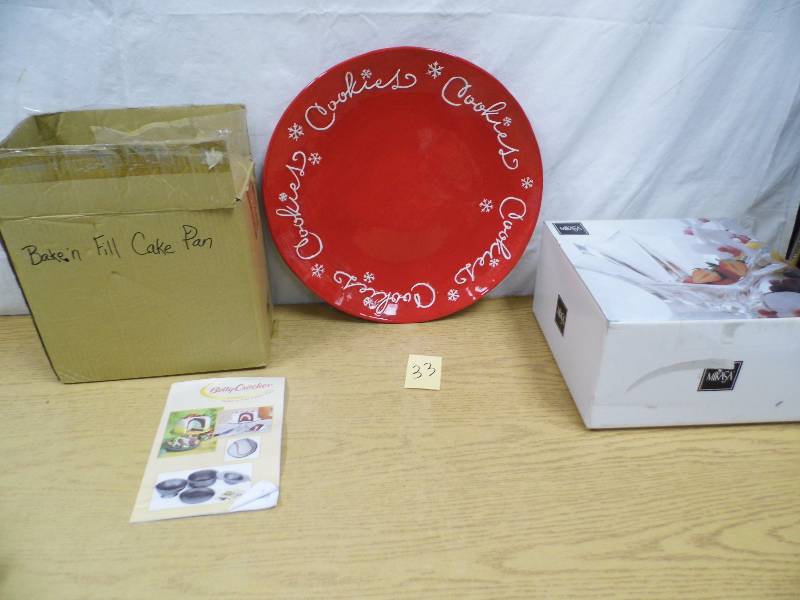 lot 33 image: Cookie Platter - Mikasa Bowl - Baken Fill Pans