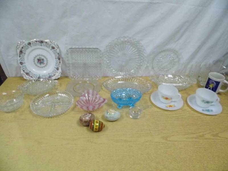 lot 37 image: Glassware