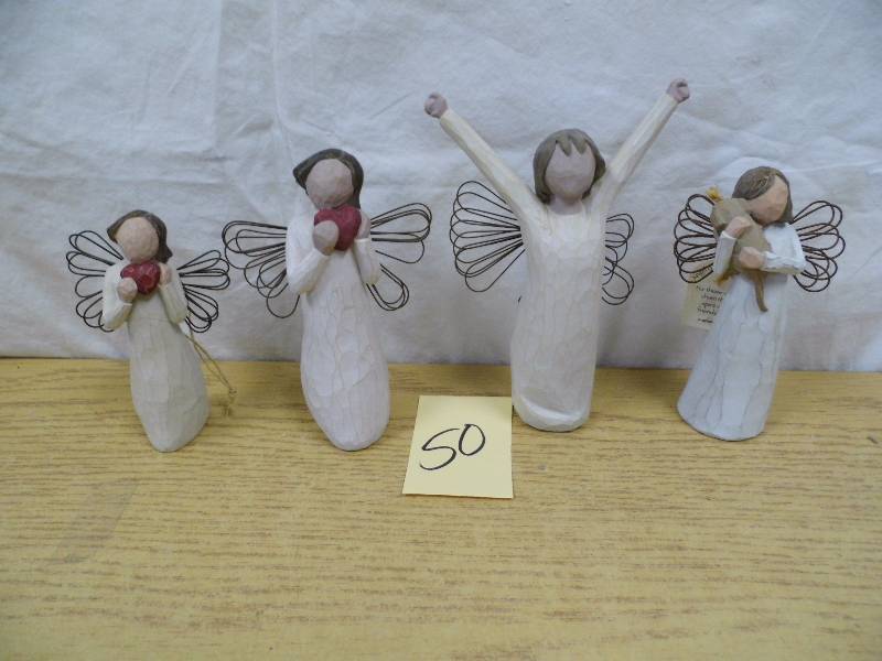 lot 50 image: Willow Tree Figures
