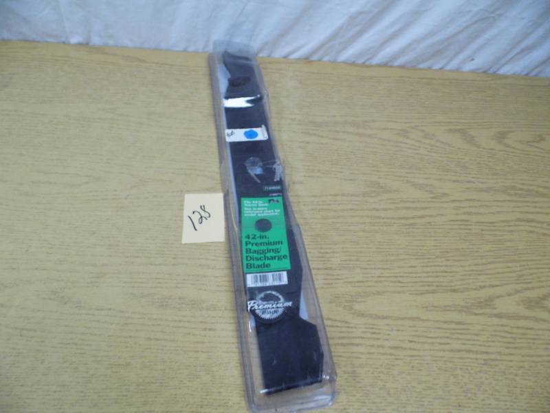 lot 128 image: Store Return - Lawn Mower Blade