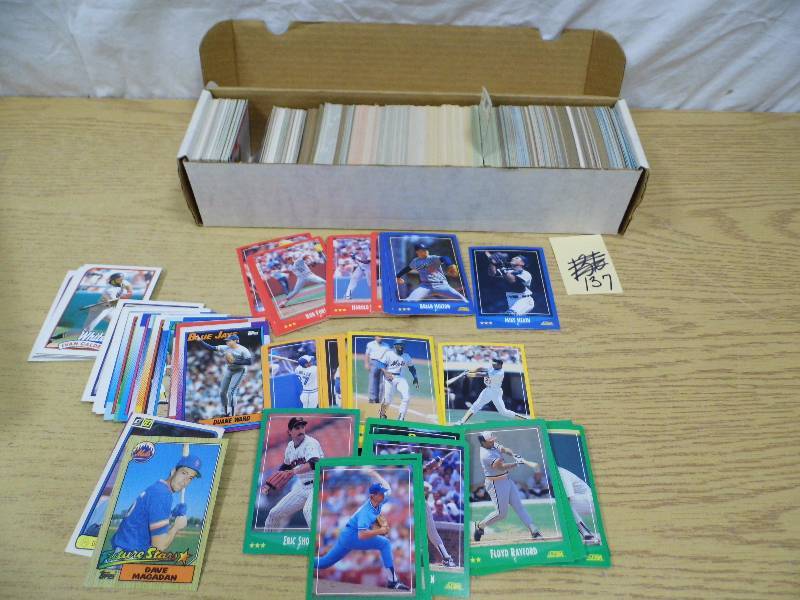 lot 137 image: Assorted Sports Cards