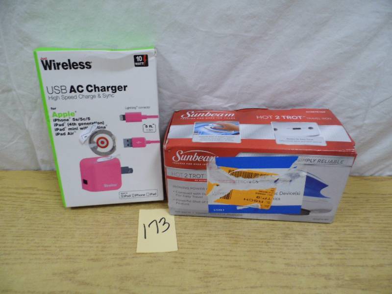 lot 173 image: Store Return - USB Charger - Sunbeam Travel Iron