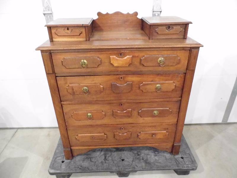 lot 178 image: Antique Dresser