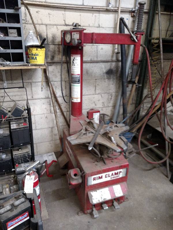 lot 2 image: Coats 5050A Rim Clamp Tire Machine ...