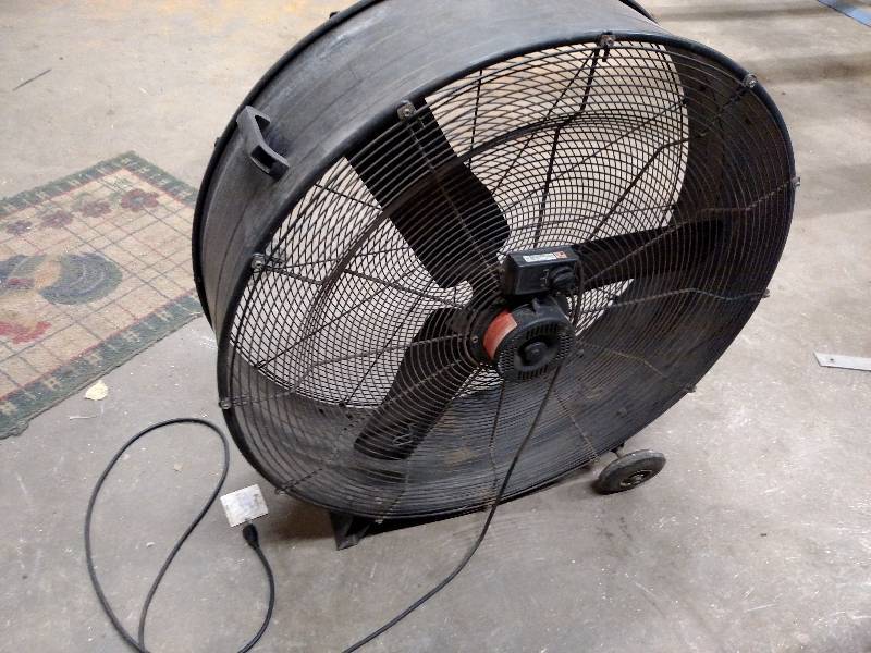 lot 7 image: Flow Pro 36 High Velocity Fan, Wor...