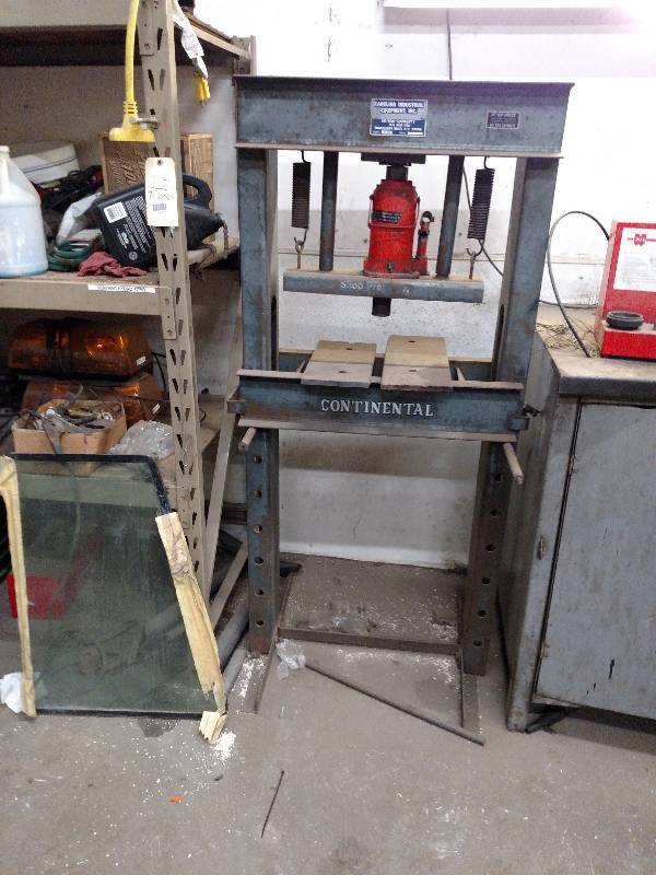 lot 8 image: Carolina CP-100 30 Ton H-Frame Pres...