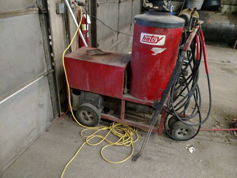 lot 5 image: Hotsy 9808 Steam CleanerPressure W...