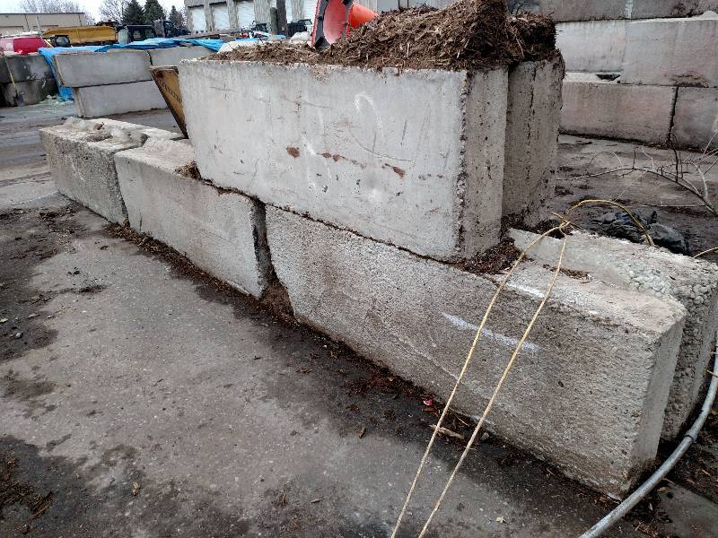 lot 12 image: (4) 6x2x2 Concrete Bin Blocks...