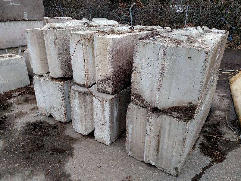 (6) 6'x2'x2' Concrete Bin Blocks... Arteka Moving Auction KBID