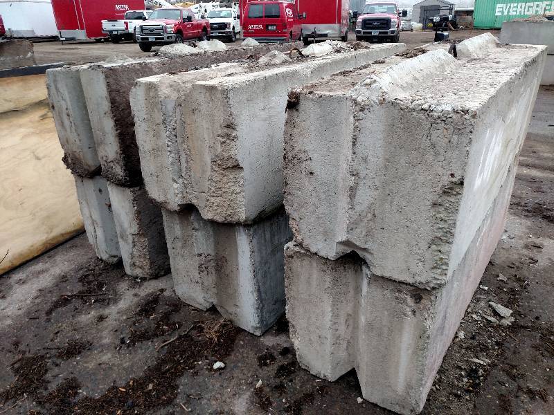 lot 13 image: (6) 6x2x2 Concrete Bin Blocks...