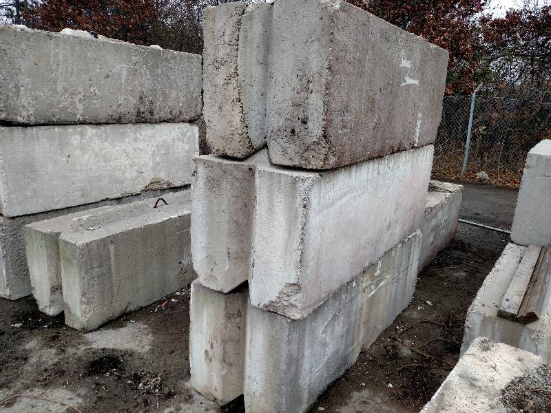 (4) 6'x2'x2' Concrete Bin Blocks... | Arteka Moving Auction | K-BID