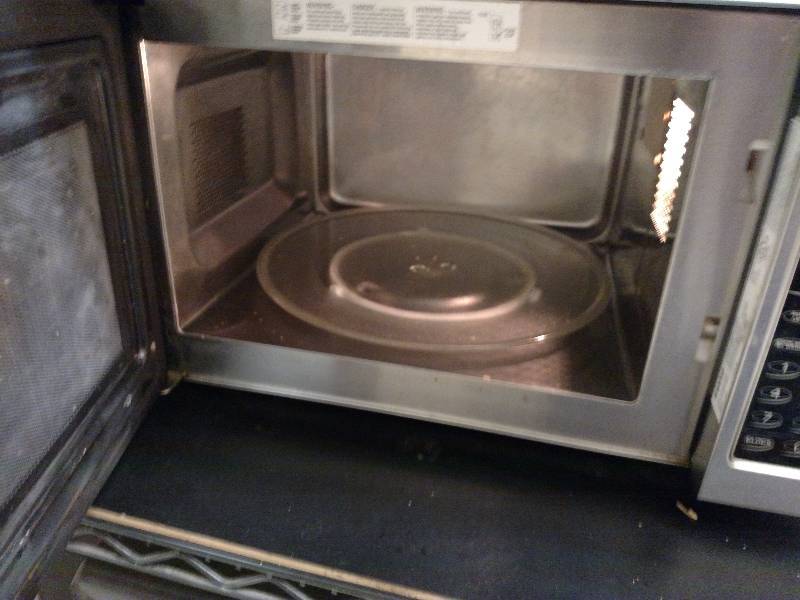lot 63 image: Sanyo Microwave Oven...