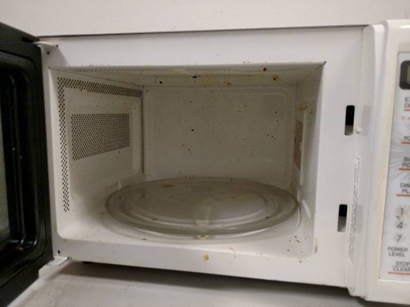 lot 65 image: Sharp Carousel Microwave Oven...