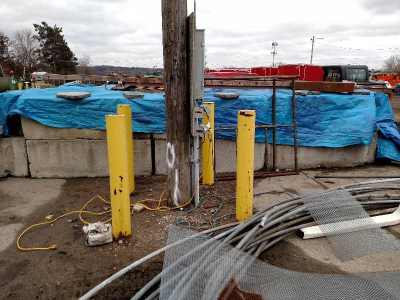 lot 21 image: (6) 6x2x2 Concrete Bin Blocks...