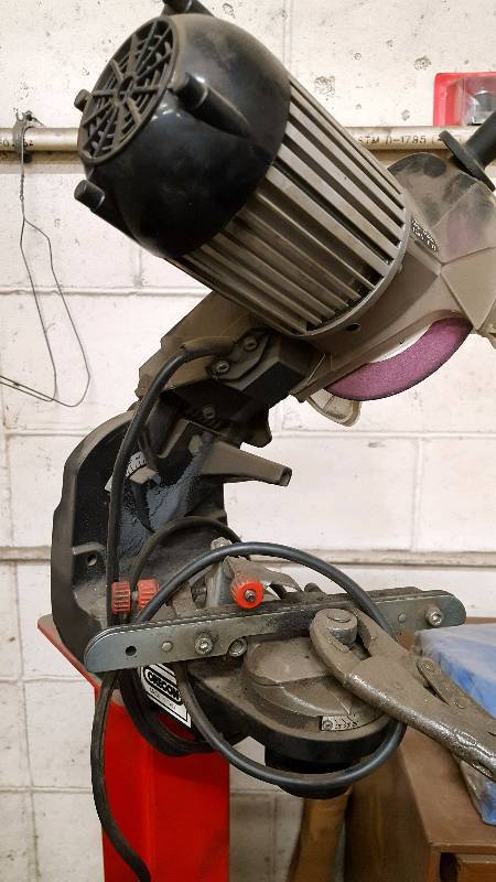 lot 10 image: Oregon Model 511A Chain Saw Chain Sharpener