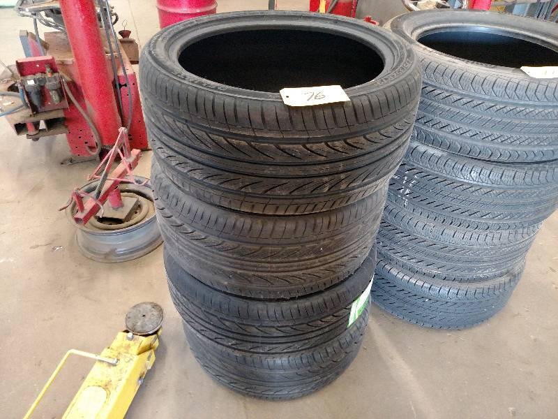 lot 76 image: (4) Delinte 27532ZR19 Tires