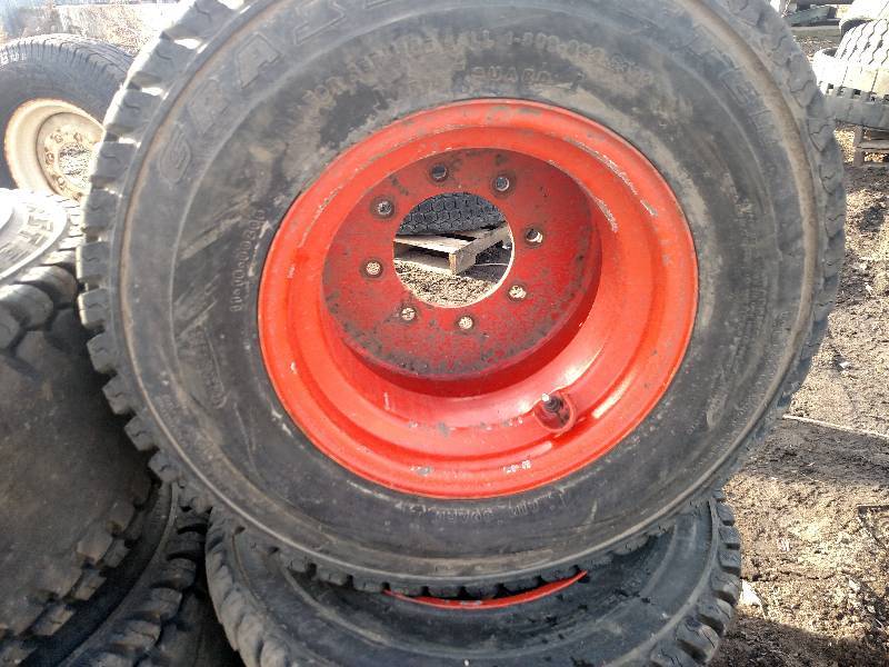 lot 78 image: (4) Bobcat S185 Wheels with 31X15.50-15NHS Turf Tires