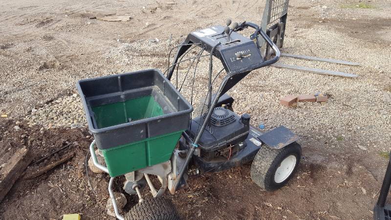 lot 80 image: Lesco Ride On Fertilizer Spreader