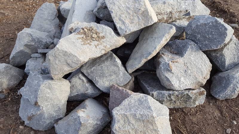 lot 81 image: Grey Granite
