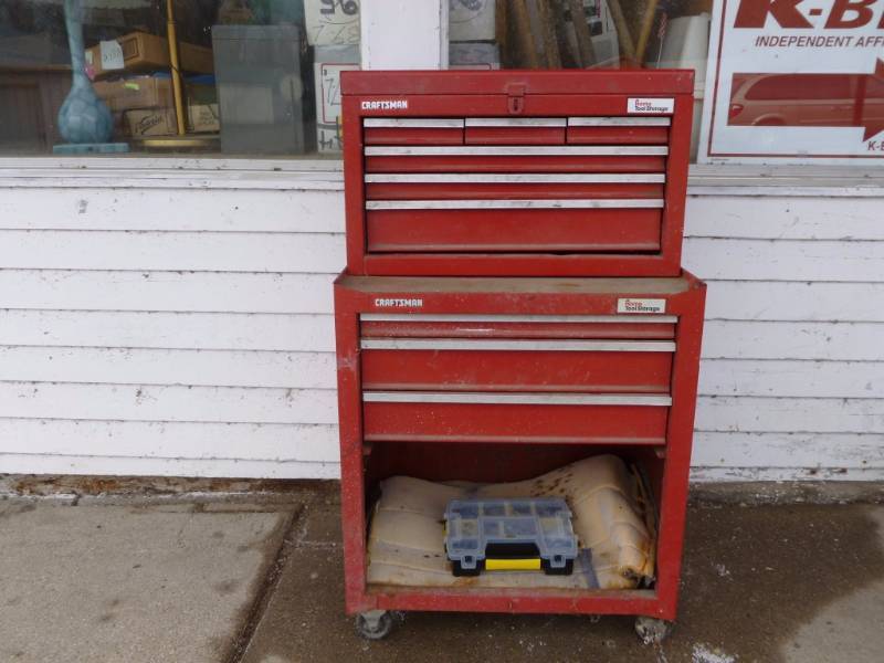 lot 2 image: Craftsman Tool Box