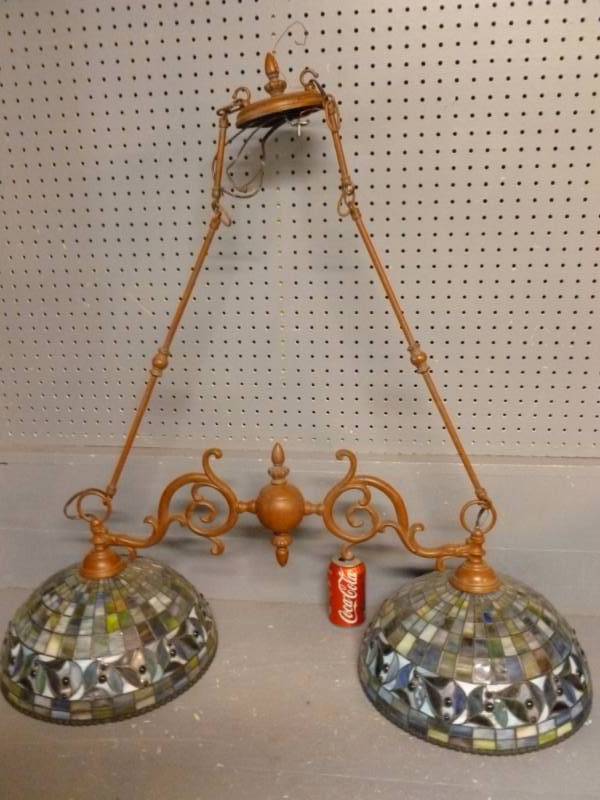 lot 7 image: Tiffany Style Light