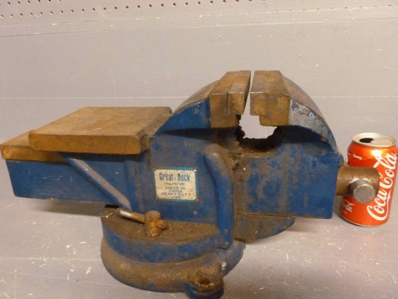 lot 8 image: Bench Vise