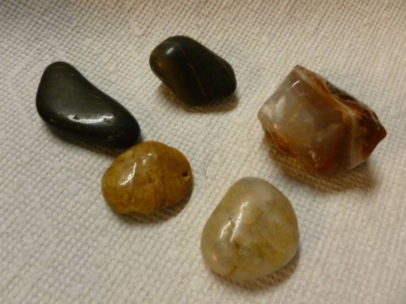 lot 34 image: Collector Rocks