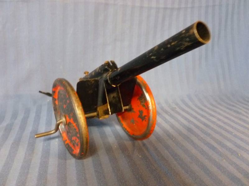 lot 37 image: Vintage Toy
