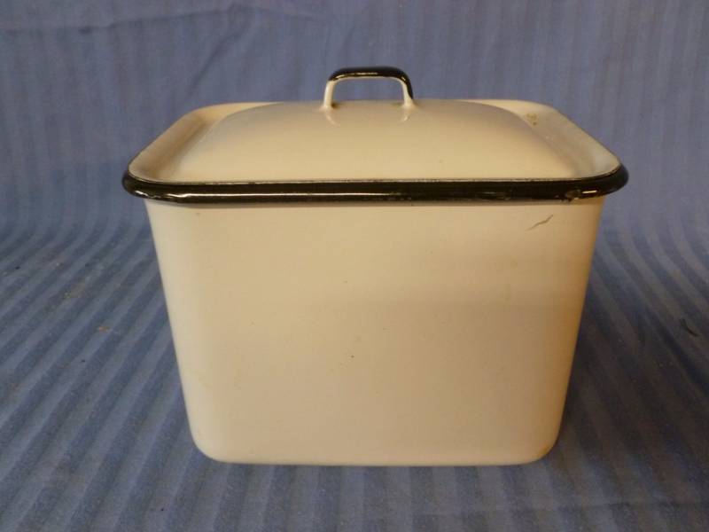 lot 71 image: Vintage Enamelware