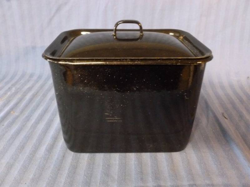 lot 72 image: Vintage Enamelware