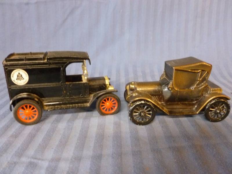 lot 80 image: Coin Banks