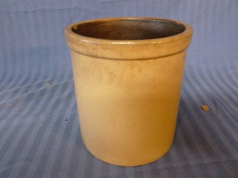 lot 108 image: Vintage Crock