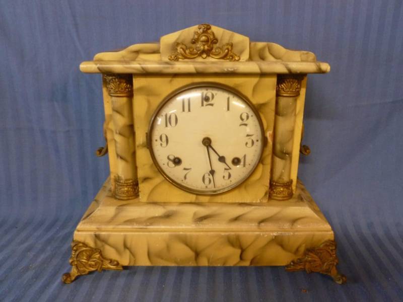 lot 126 image: Vintage Clock