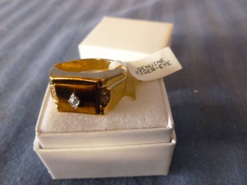 lot 134 image: Mens Ring