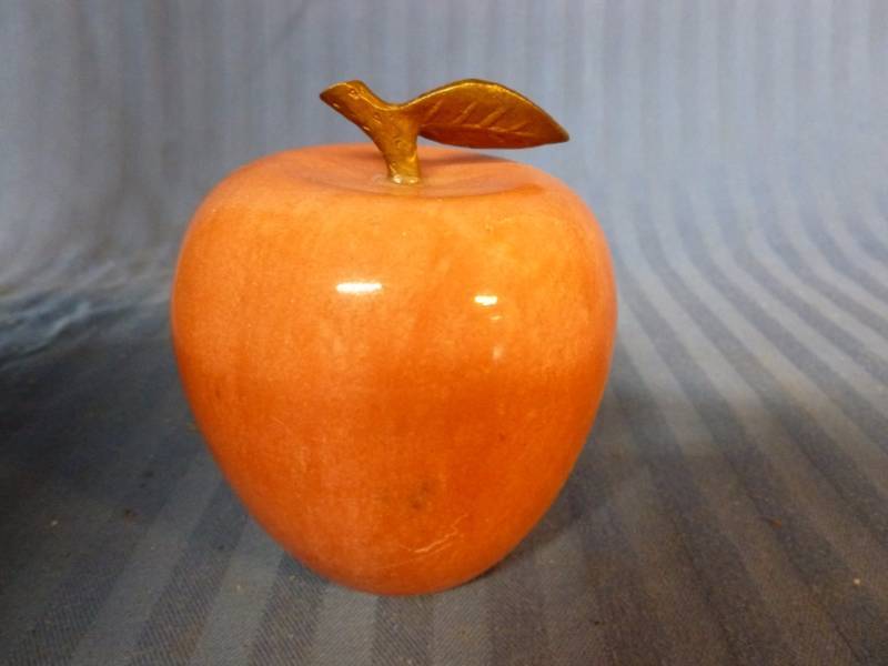 lot 137 image: Paper Weight