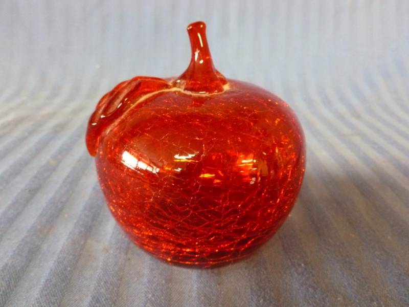 lot 138 image: Paper Weight
