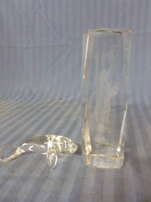 lot 139 image: Hologram Glass